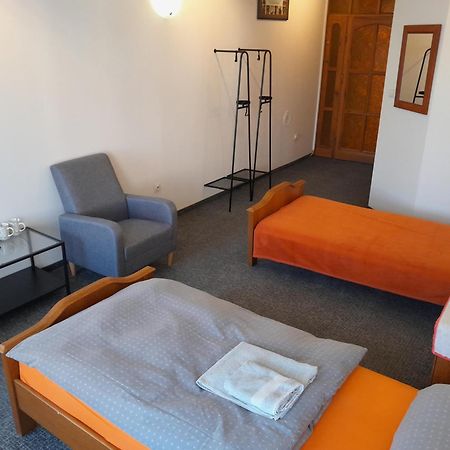 فروتسواف Academus Pub & Guest House المظهر الخارجي الصورة