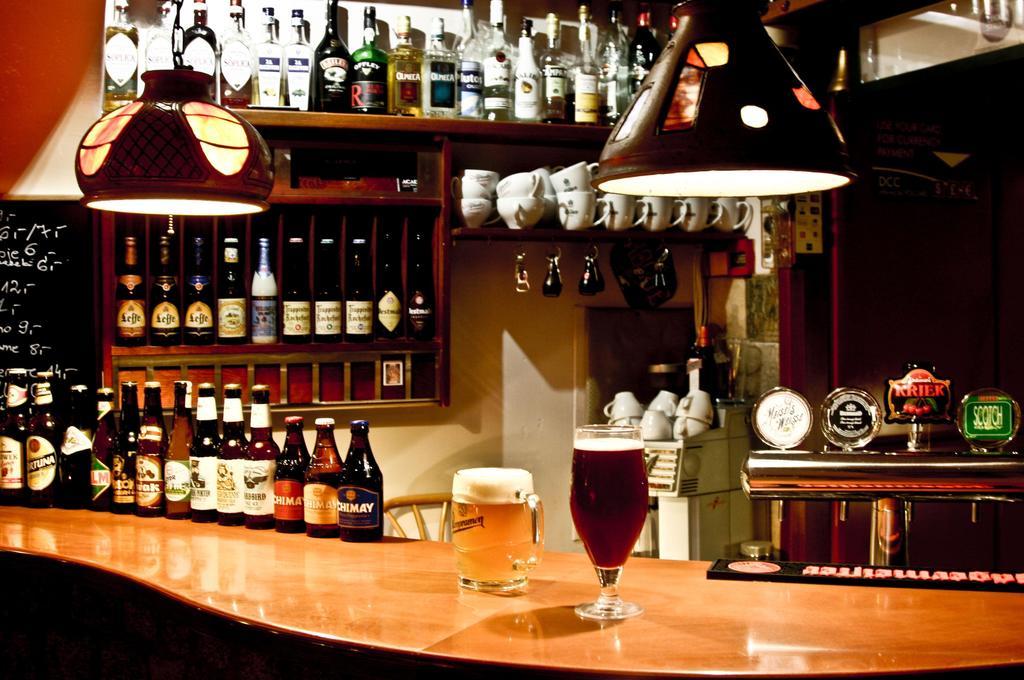 فروتسواف Academus Pub & Guest House المظهر الخارجي الصورة