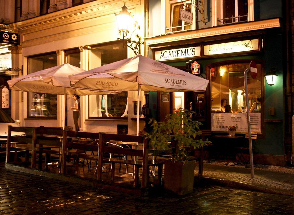 فروتسواف Academus Pub & Guest House المظهر الخارجي الصورة