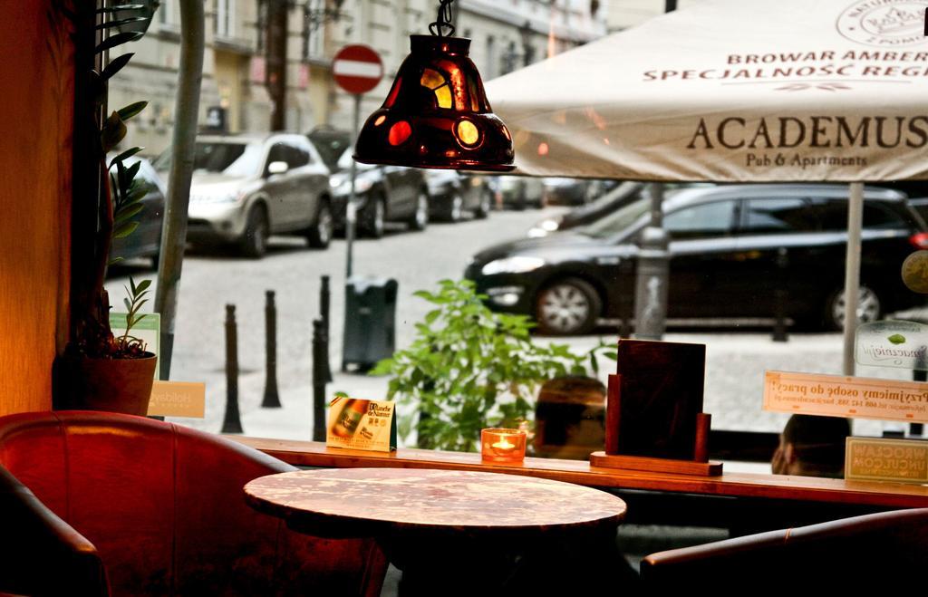 فروتسواف Academus Pub & Guest House المظهر الخارجي الصورة