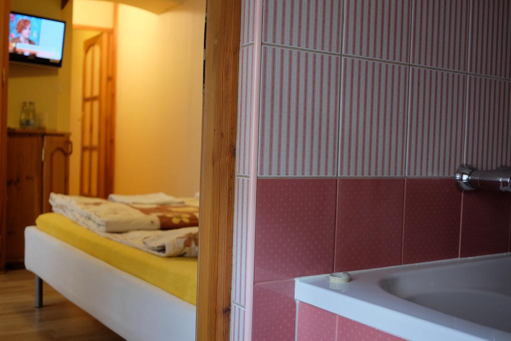 فروتسواف Academus Pub & Guest House المظهر الخارجي الصورة