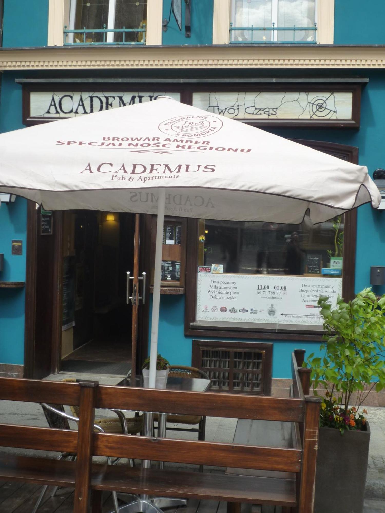فروتسواف Academus Pub & Guest House المظهر الخارجي الصورة