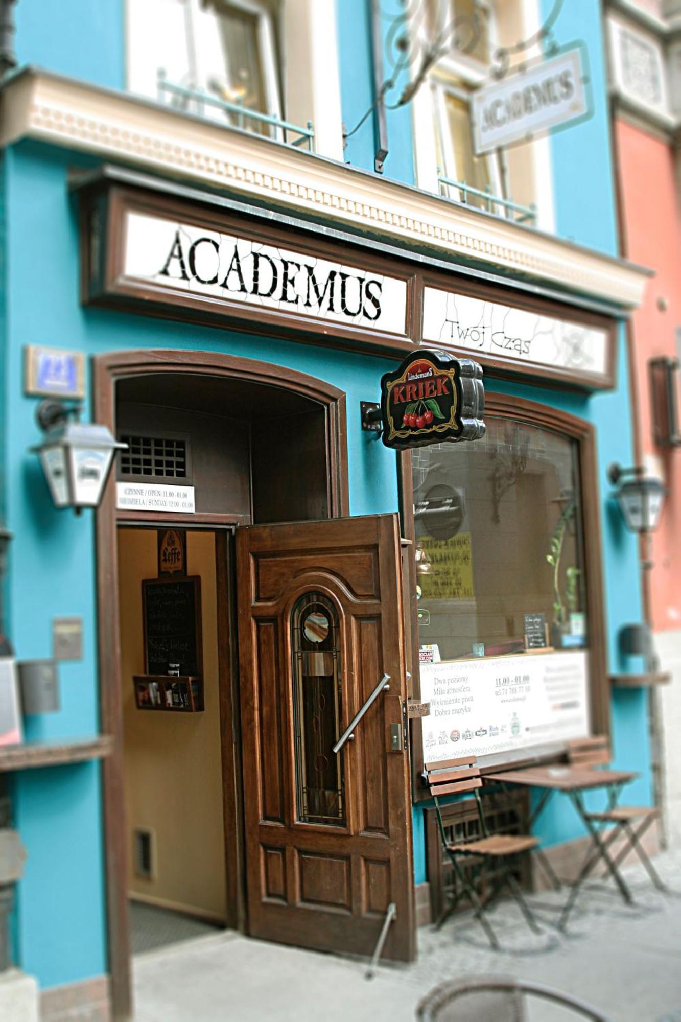 فروتسواف Academus Pub & Guest House المظهر الخارجي الصورة