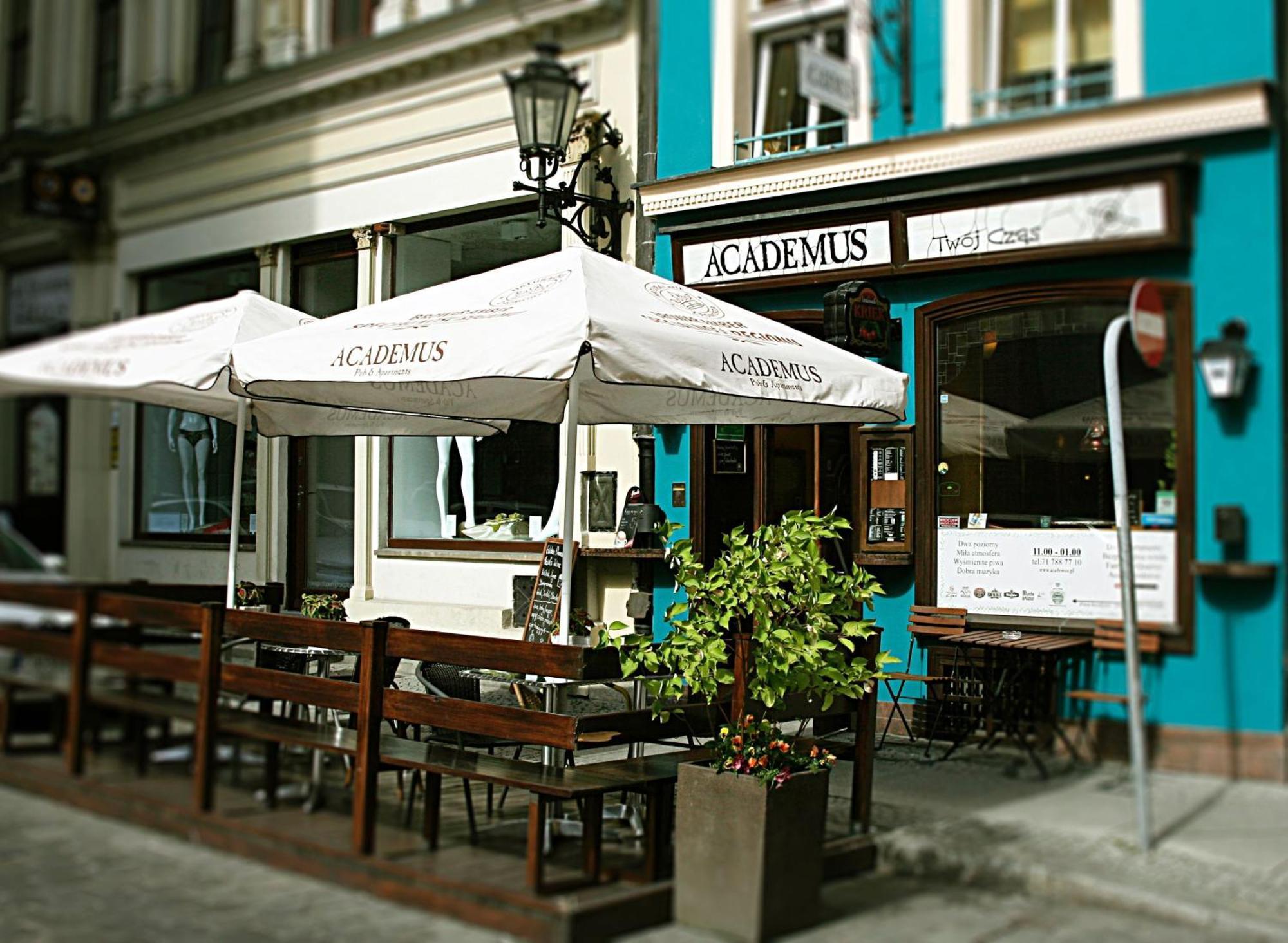 فروتسواف Academus Pub & Guest House المظهر الخارجي الصورة