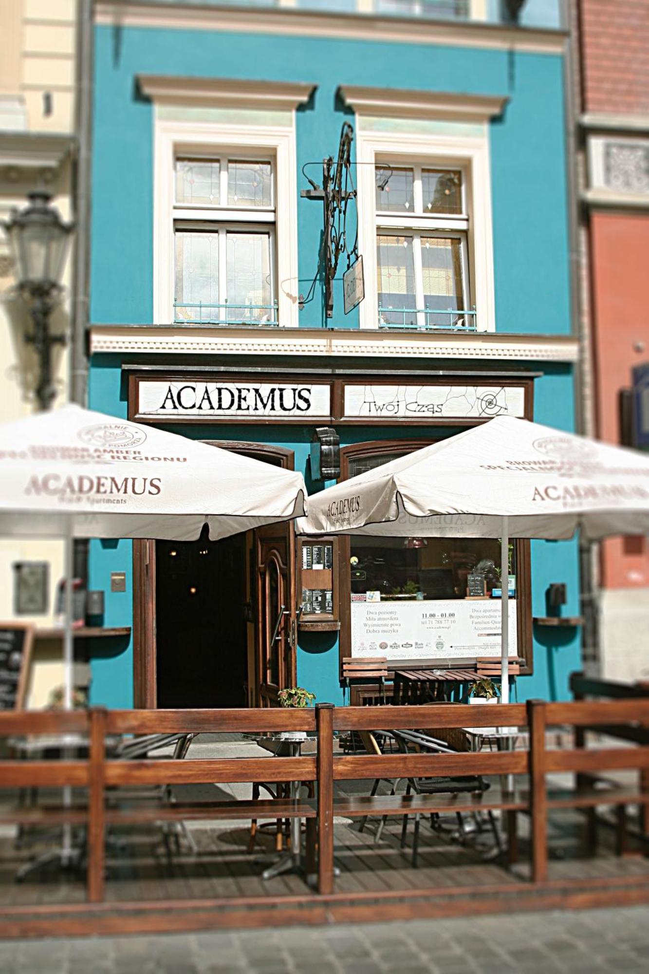 فروتسواف Academus Pub & Guest House المظهر الخارجي الصورة