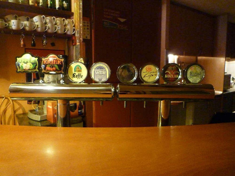 فروتسواف Academus Pub & Guest House المظهر الخارجي الصورة