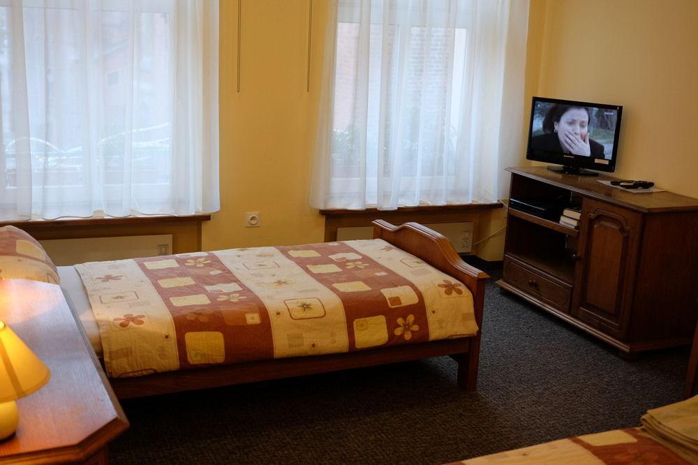 فروتسواف Academus Pub & Guest House المظهر الخارجي الصورة