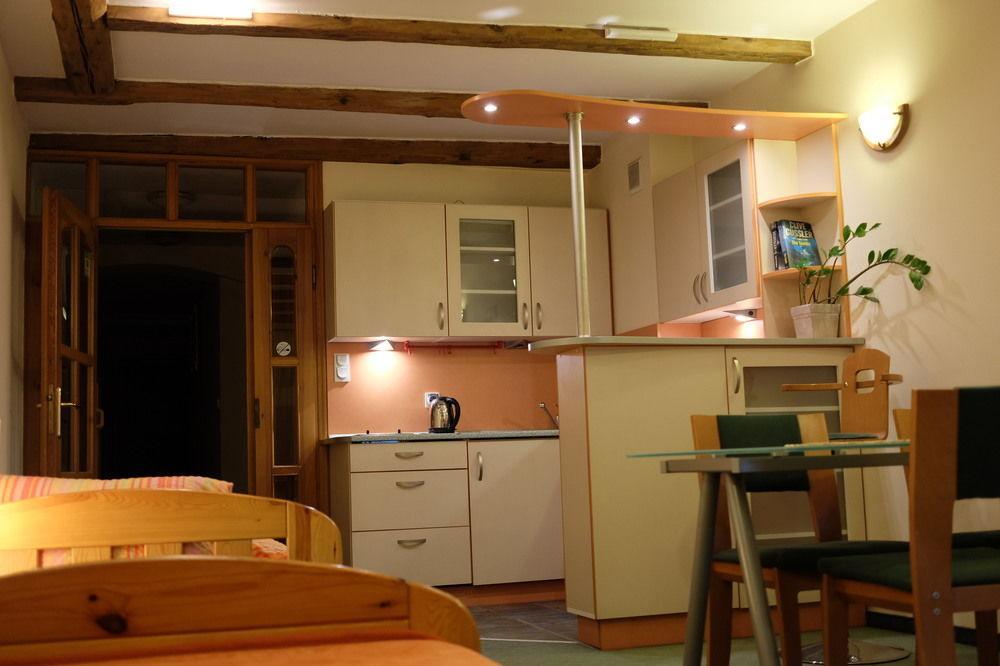 فروتسواف Academus Pub & Guest House المظهر الخارجي الصورة