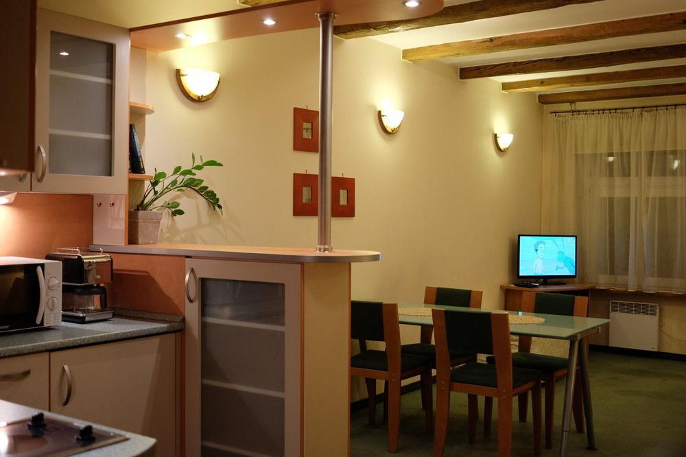 فروتسواف Academus Pub & Guest House المظهر الخارجي الصورة