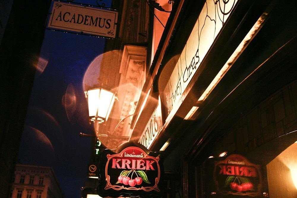 فروتسواف Academus Pub & Guest House المظهر الخارجي الصورة