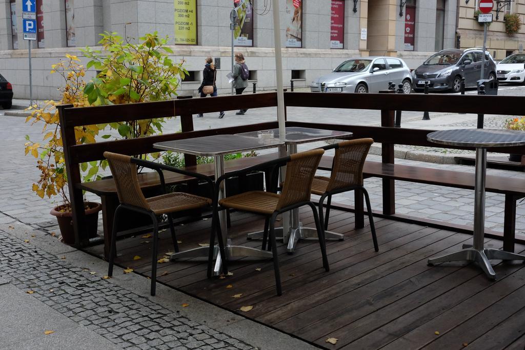 فروتسواف Academus Pub & Guest House المظهر الخارجي الصورة