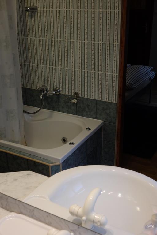 فروتسواف Academus Pub & Guest House المظهر الخارجي الصورة
