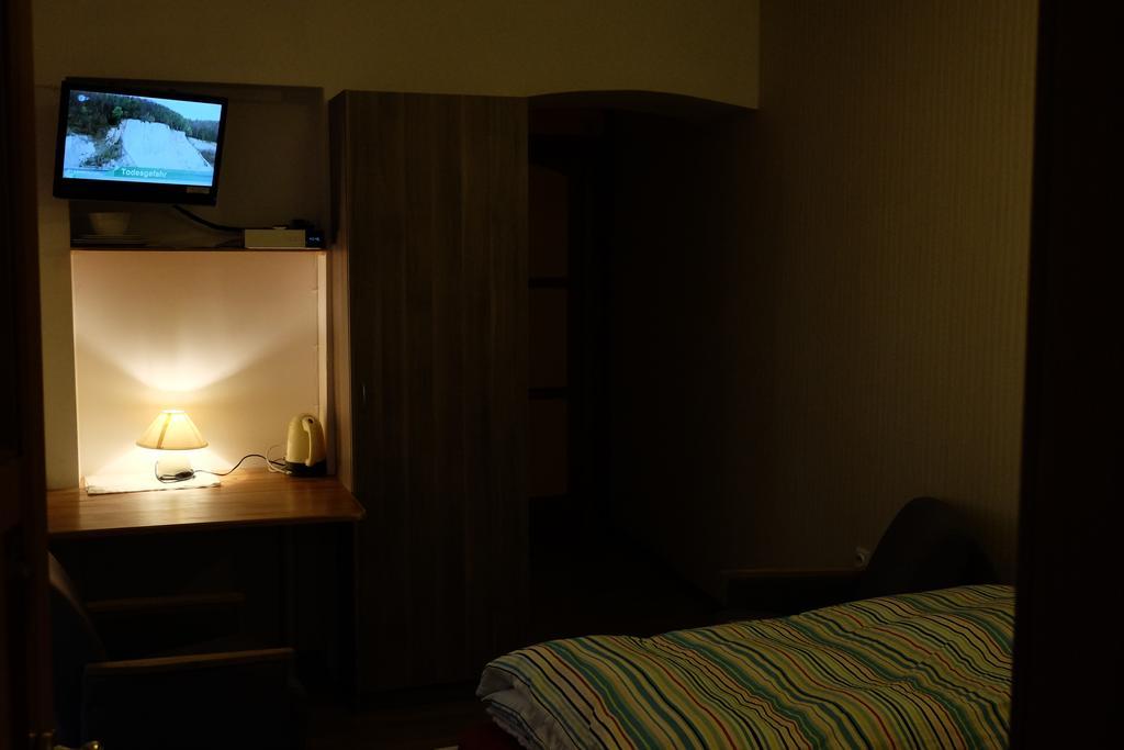 فروتسواف Academus Pub & Guest House المظهر الخارجي الصورة