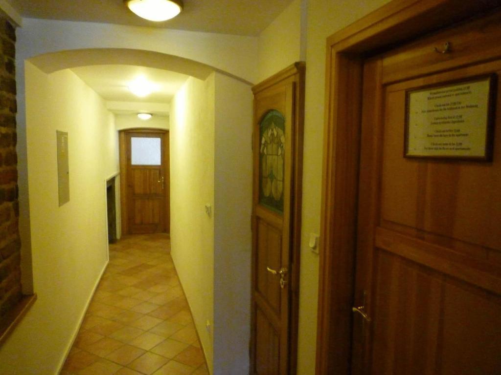 فروتسواف Academus Pub & Guest House الغرفة الصورة